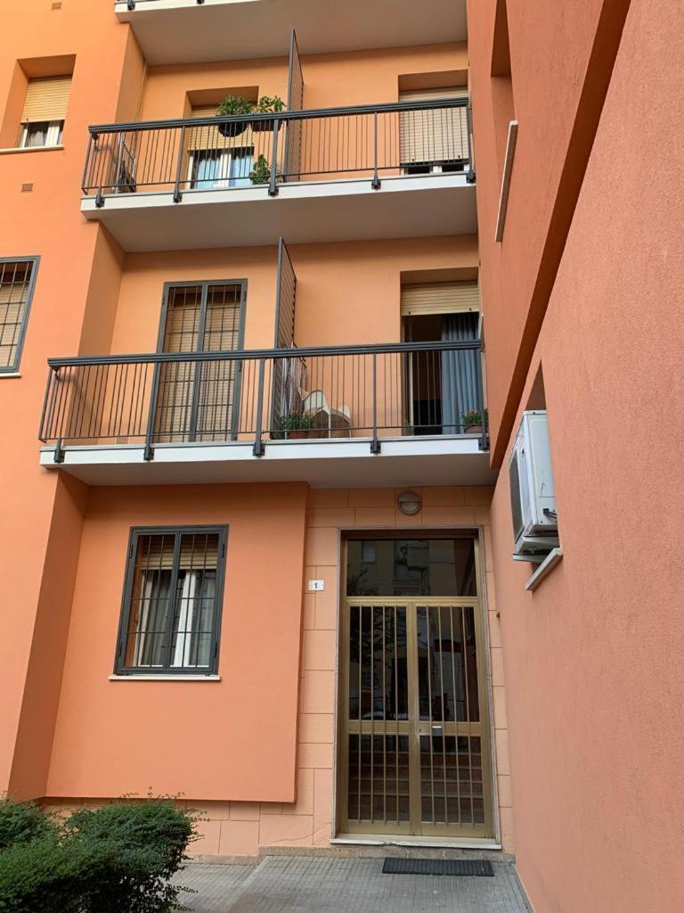 Comfortable Apartament 2 Bedroom Suitable 2-5 Pax Bolonia Zewnętrze zdjęcie